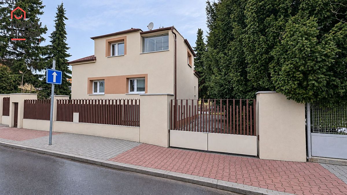 Pronájem rodinného domu 162 m², pozemek 664 m², Praha – fotka 1 z 3