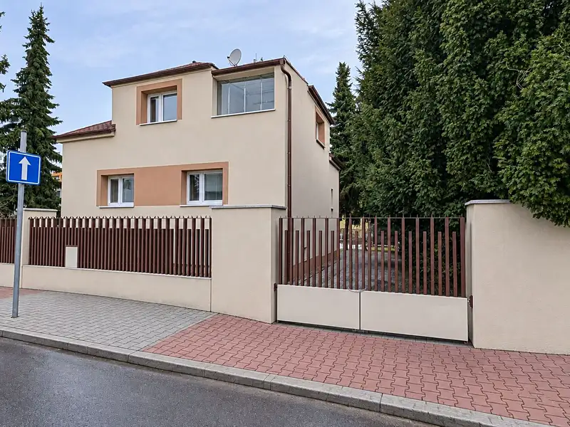 Pronájem rodinného domu 162 m², pozemek 664 m², Praha – náhled fotky 1