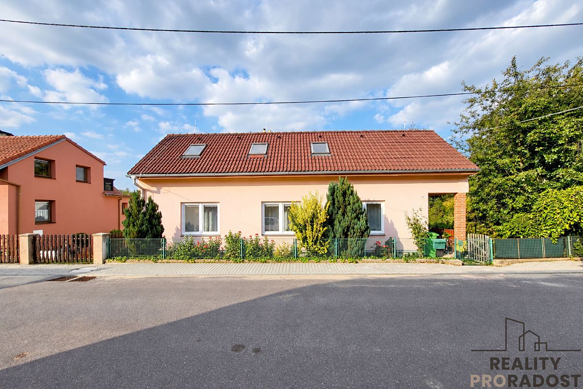 Prodej rodinného domu 128 m², pozemek 364 m², Hluboké Mašůvky – fotka 1 z 3