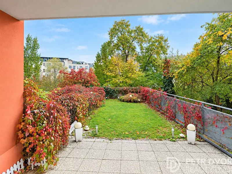 Prodej bytu 1+kk 36 m², Praha – náhled fotky 2