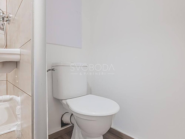 Pronájem bytu 1+kk, 27 m² (10 z 13)