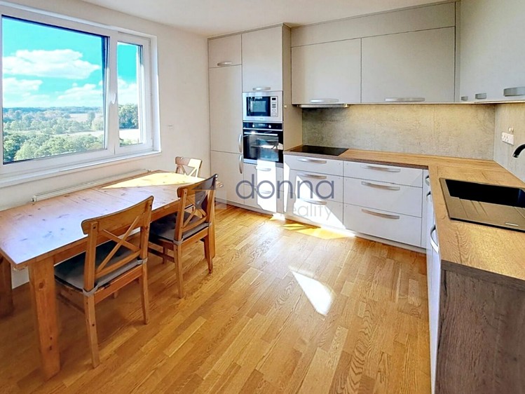 Pronájem bytu 3+kk, 76 m² (2 z 16)