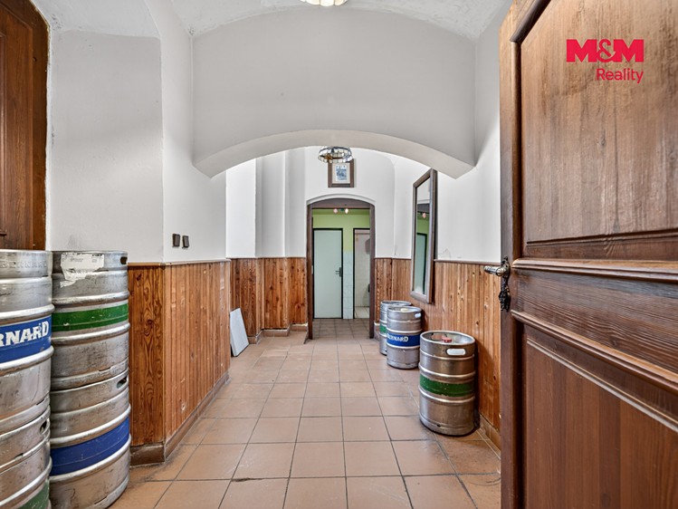 Prodej komerčního prostoru, 879 m² (10 z 19)
