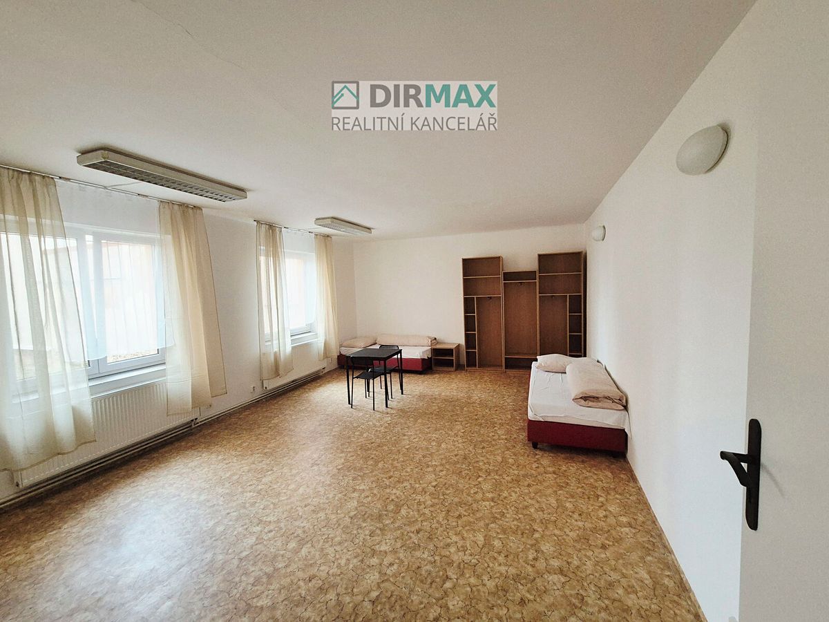 Pronájem bytu pokoje 50 m²