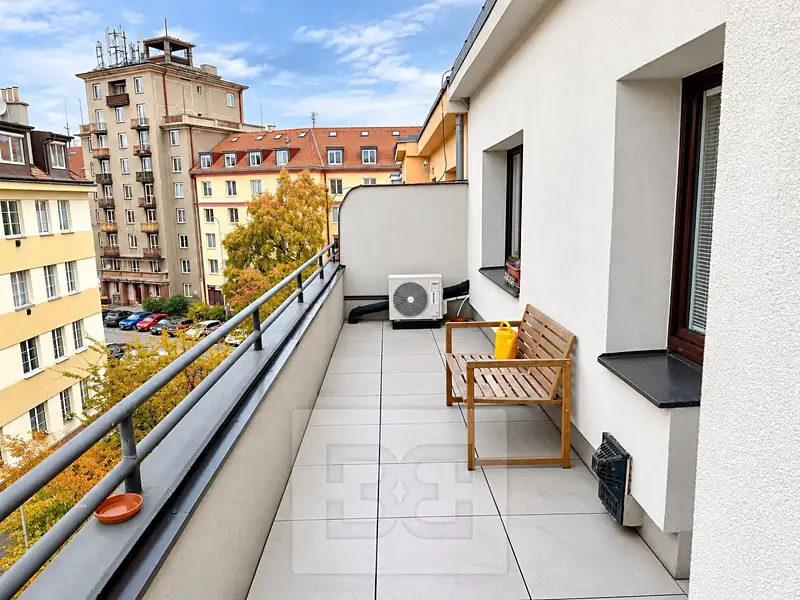 Pronájem bytu 1+kk 44 m², Praha – náhled fotky 2