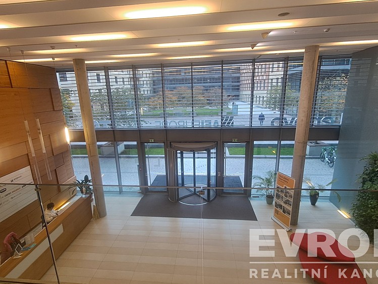 Pronájem komerčního prostoru, 48 m² (1 z 15)