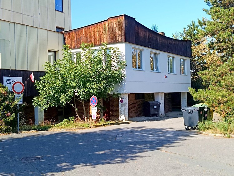 Pronájem komerčního prostoru, 21 m² (1 z 12)