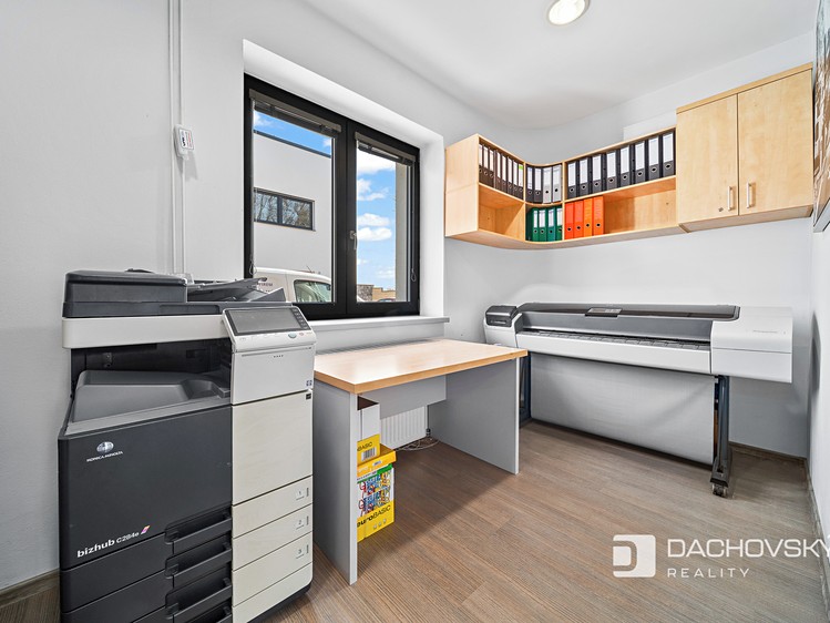Prodej komerčního prostoru, 374 m² (27 z 52)