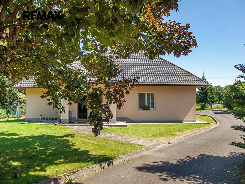 Prodej rodinného domu 168 m², pozemek 1157 m², Police – náhled fotky 3