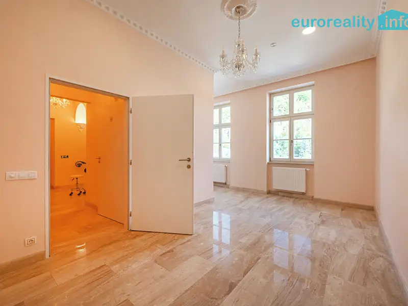 Pronájem obchodního prostoru 20 m², Karlovy Vary – náhled fotky 1