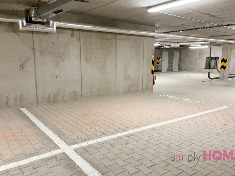 Pronájem garážového stání 13 m², Praha – náhled fotky 1