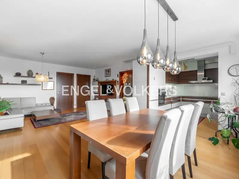 Prodej bytu 6 pokojů a více 161 m², Praha – náhled fotky 1