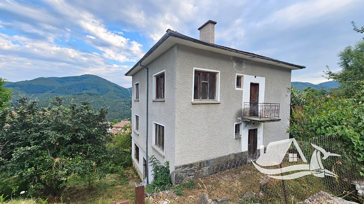 Prodej rodinného domu 260 m², pozemek 700 m², Banite – fotka 1 z 3