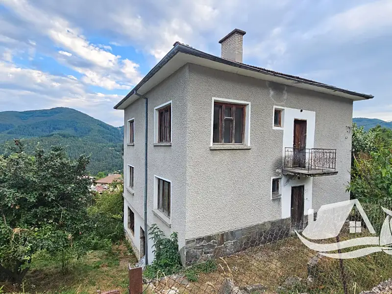 Prodej rodinného domu 260 m², pozemek 700 m², Banite – náhled fotky 1