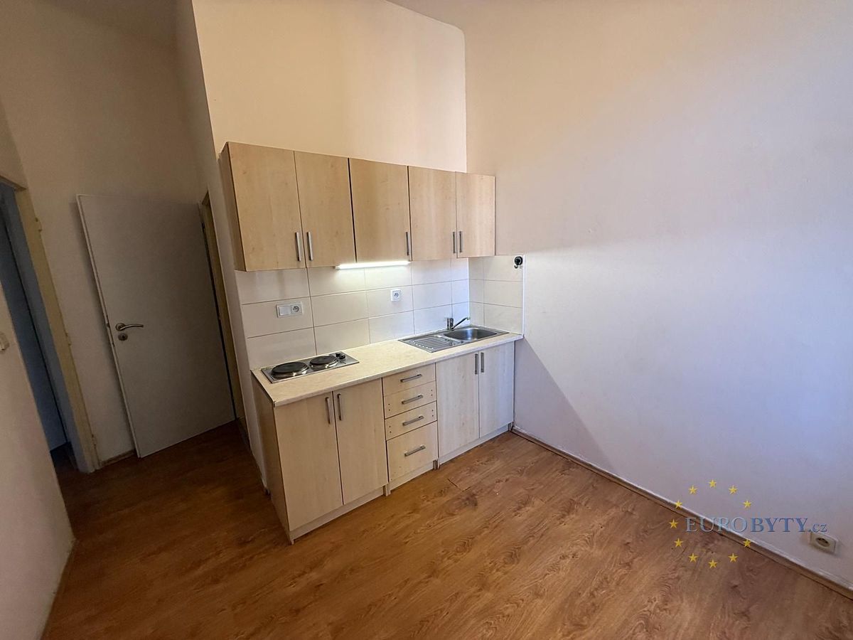 Pronájem bytu 2+kk 37 m² – fotografie 2