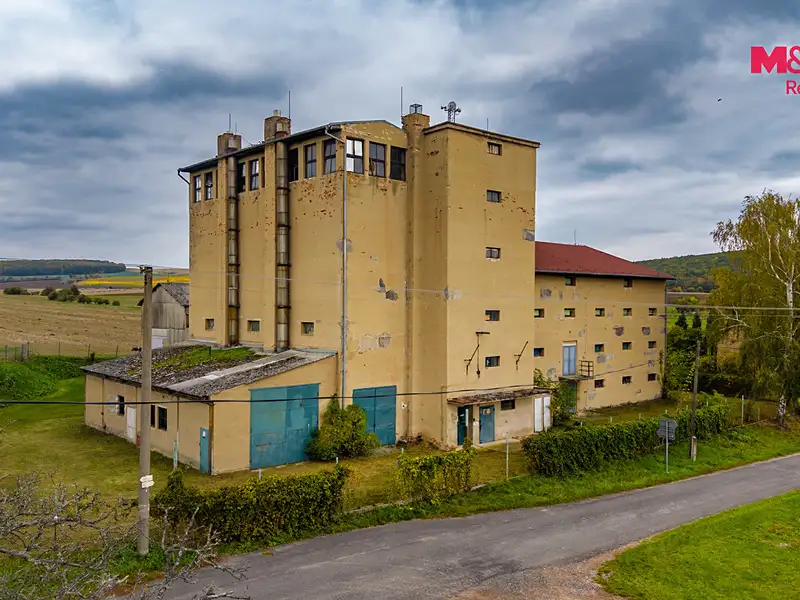 Prodej zemědělského objektu 2000 m², Křešice – náhled fotky 2