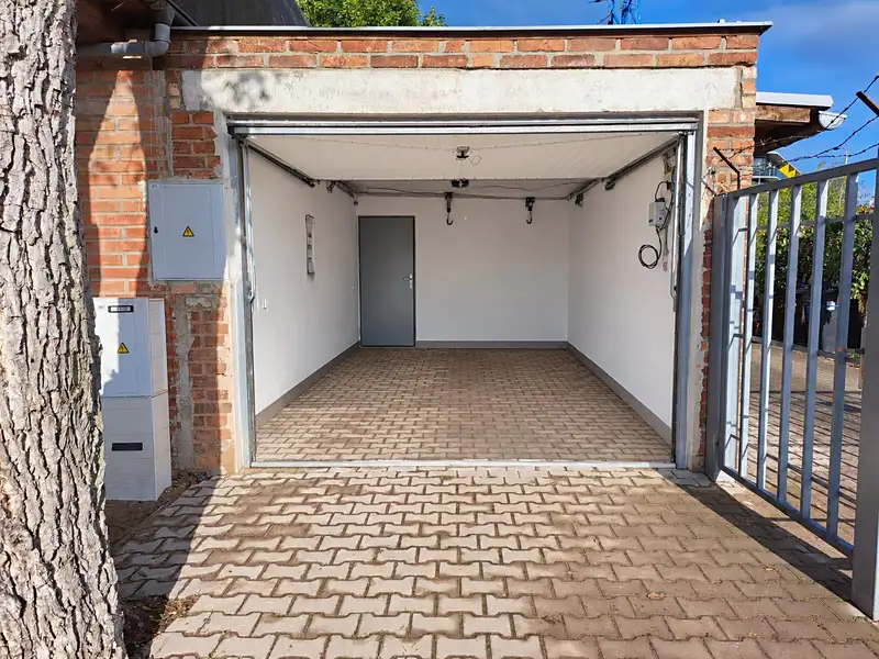 Pronájem garáže 15 m², Hradec Králové – náhled fotky 2