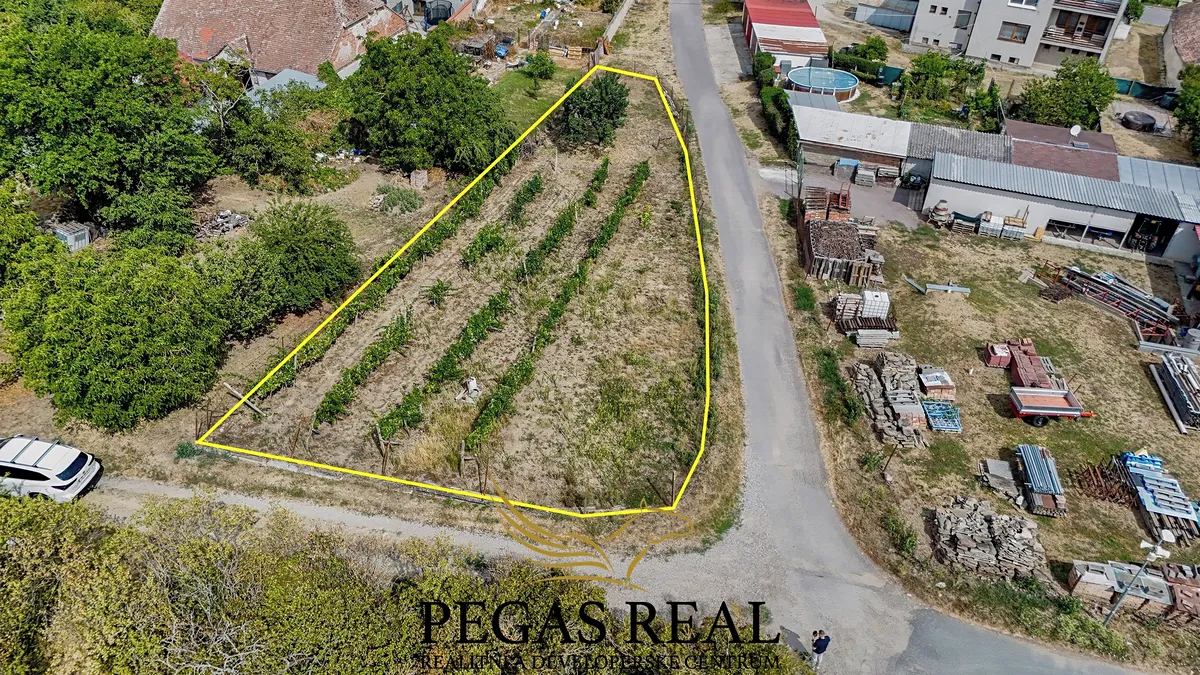Prodej stavebního pozemku 684 m²