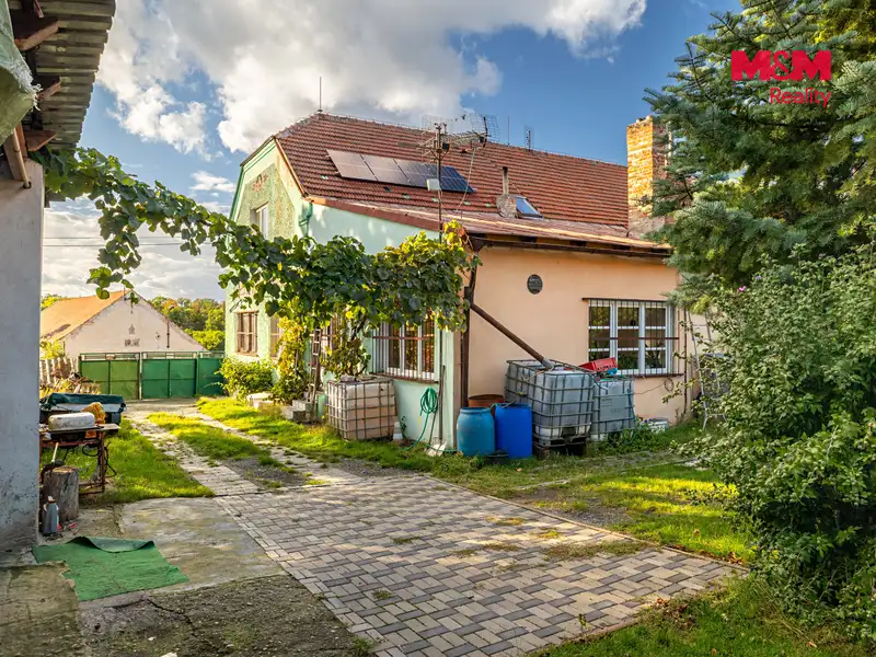 Prodej rodinného domu 520 m², pozemek 2126 m², Svojšice – náhled fotky 2