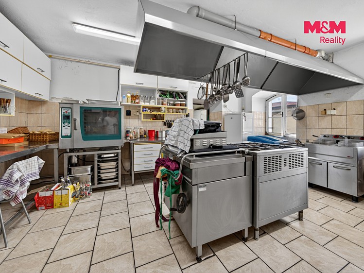 Prodej komerčního prostoru, 879 m² (6 z 19)