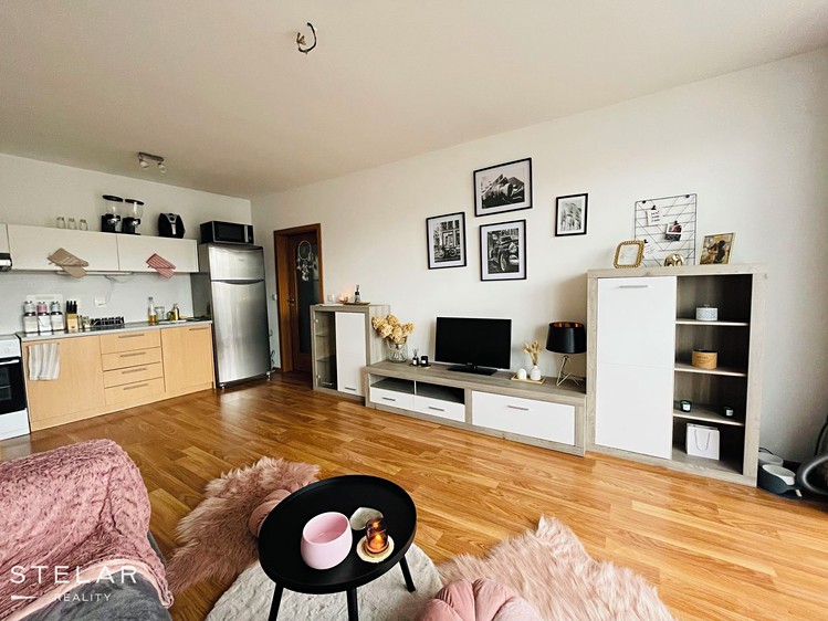 Pronájem bytu 2+kk, 61 m² (3 z 9)