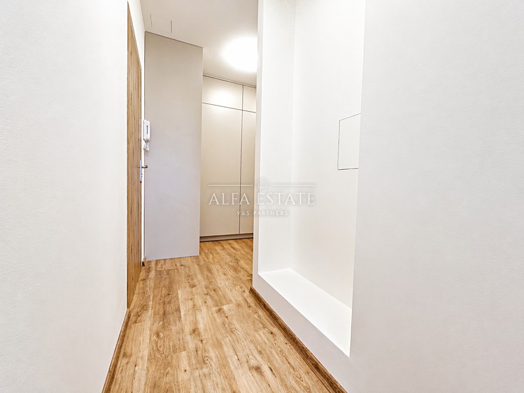 Pronájem bytu 3+kk, 61 m² (17 z 23)