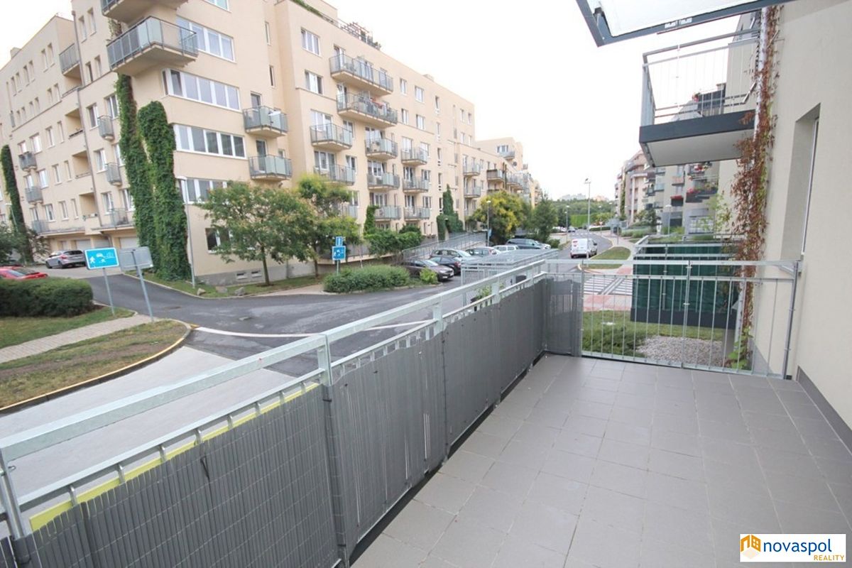 Pronájem bytu 1+kk 37 m², Praha – fotka 1 z 3