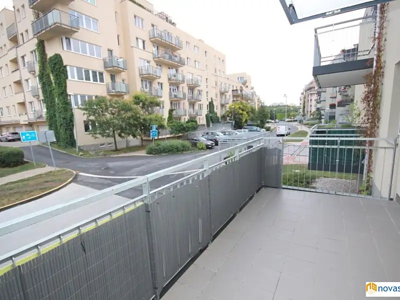 Pronájem bytu 1+kk 37 m², Praha – náhled fotky 1