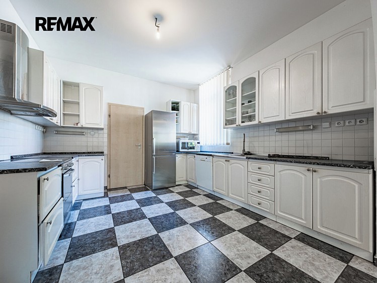 Комерційне приміщення на продаж, 400 м² (27 з 51)
