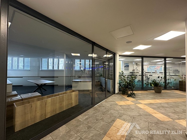 Pronájem komerčního prostoru, 46 m² (3 z 6)