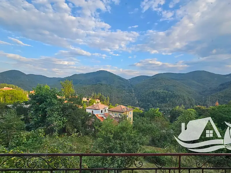 Prodej rodinného domu 260 m², pozemek 700 m², Banite – náhled fotky 2