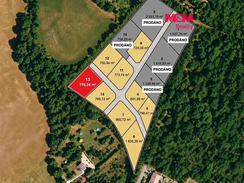Prodej stavebního pozemku 770 m², Líšťany – náhled fotky 1