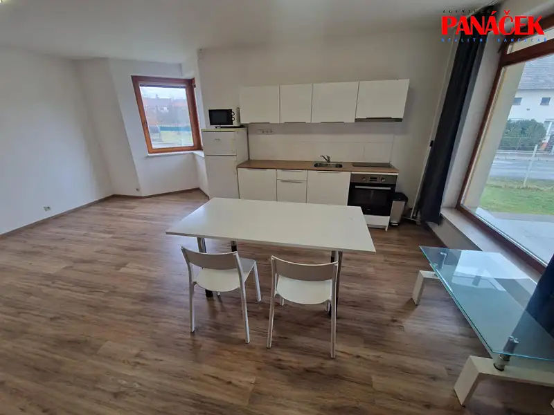 Pronájem bytu 1+1 41 m², Tečovice – náhled fotky 1