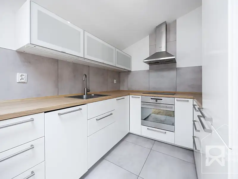 Prodej bytu 2+kk 50 m², Vestec – náhled fotky 1