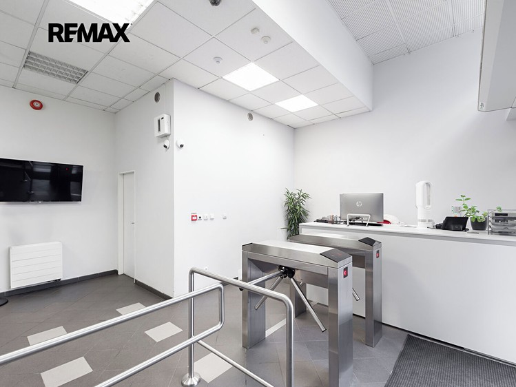 Pronájem komerčního prostoru, 2 800 m² (4 z 25)