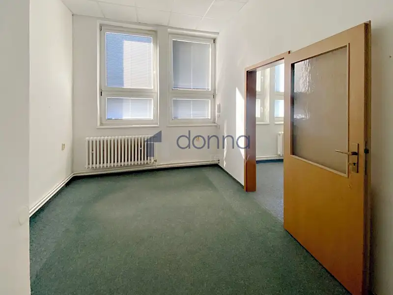 Pronájem kanceláře 32 m², Praha – náhled fotky 1