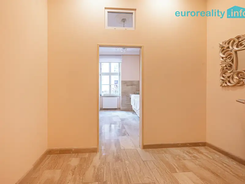 Pronájem obchodního prostoru 20 m², Karlovy Vary – náhled fotky 2