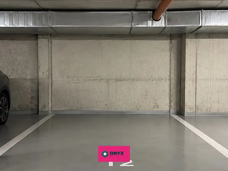 Prodej garážového stání 12 m², Šlapanice – náhled fotky 1