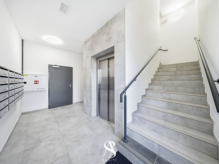 Квартира 1+kk в оренду, 36 м² (8 з 10)