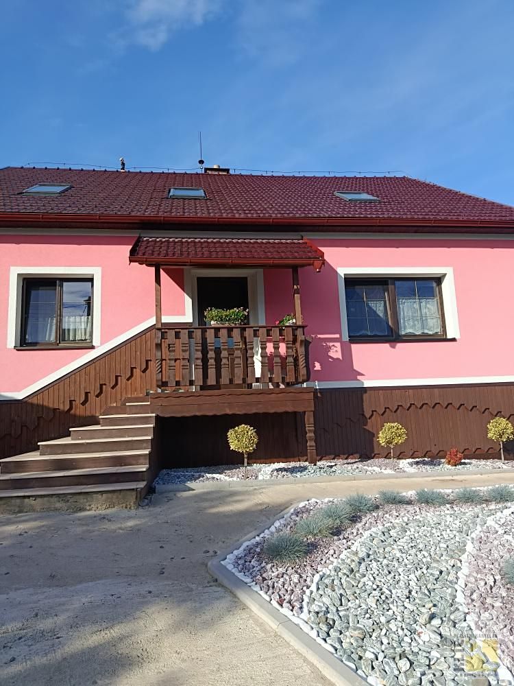Pronájem bytu 3+1 100 m², Roštín – fotka 1 z 3