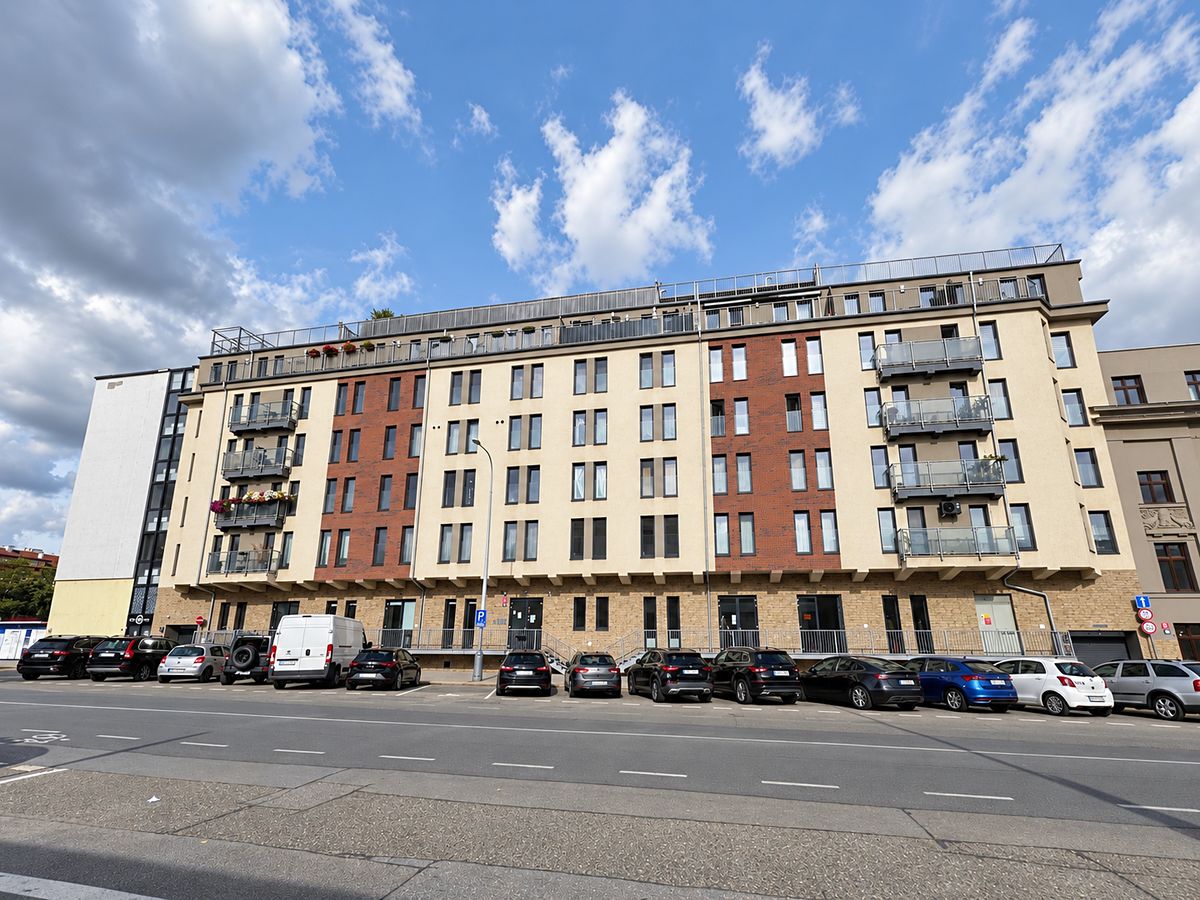 Pronájem garážového stání 18 m², Praha – fotka 1 z 3