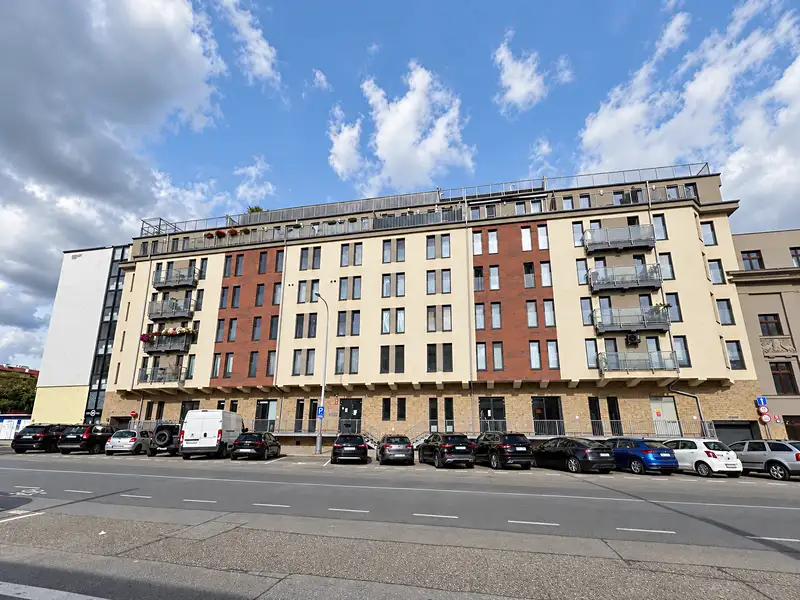 Pronájem garážového stání 18 m², Praha – náhled fotky 1