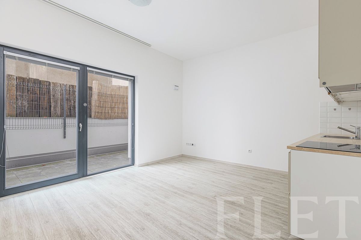 Pronájem bytu 1+kk 32 m², Praha – fotka 1 z 3