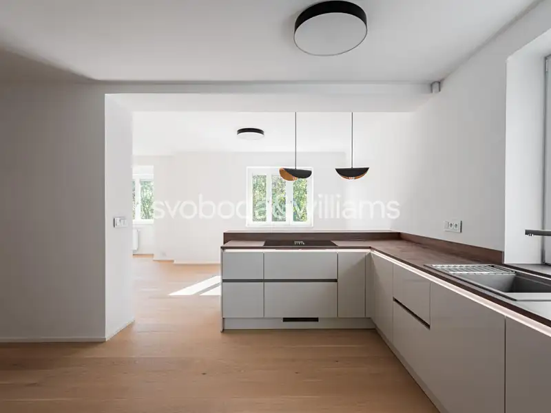 Prodej rodinného domu 398 m², pozemek 927 m², Praha – náhled fotky 3