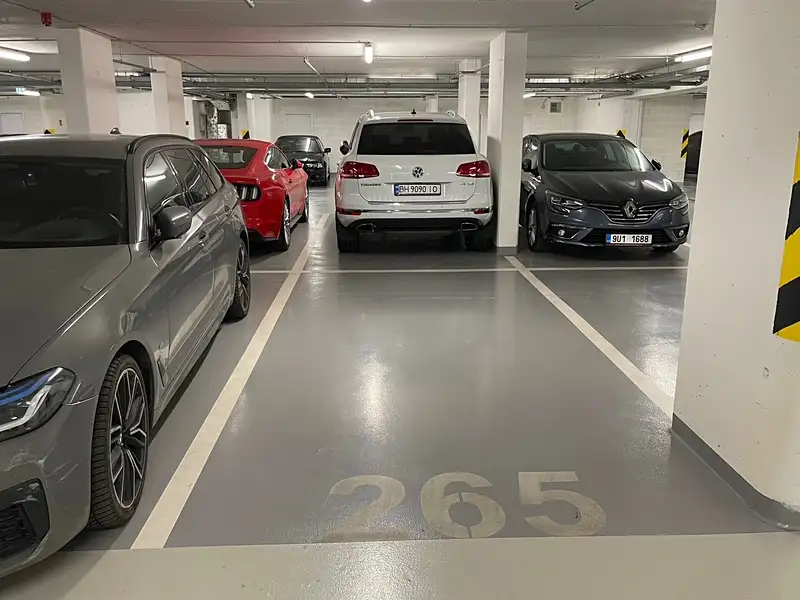Pronájem garážového stání 13 m², Praha – náhled fotky 1