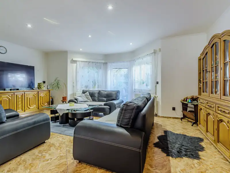 Prodej rodinného domu 140 m², pozemek 284 m², Kladno – náhled fotky 2
