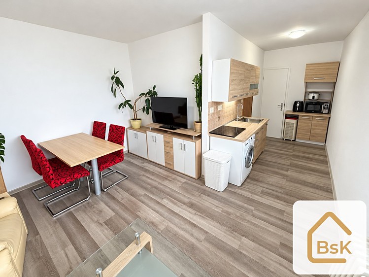Prodej bytu 2+kk, 42 m² (2 z 17)
