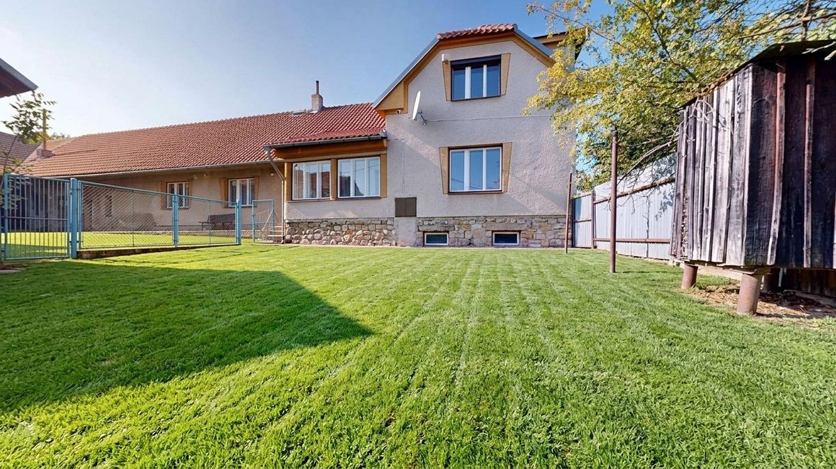 Prodej rodinného domu 120 m², pozemek 1351 m², Mnichovice – fotka 1 z 3