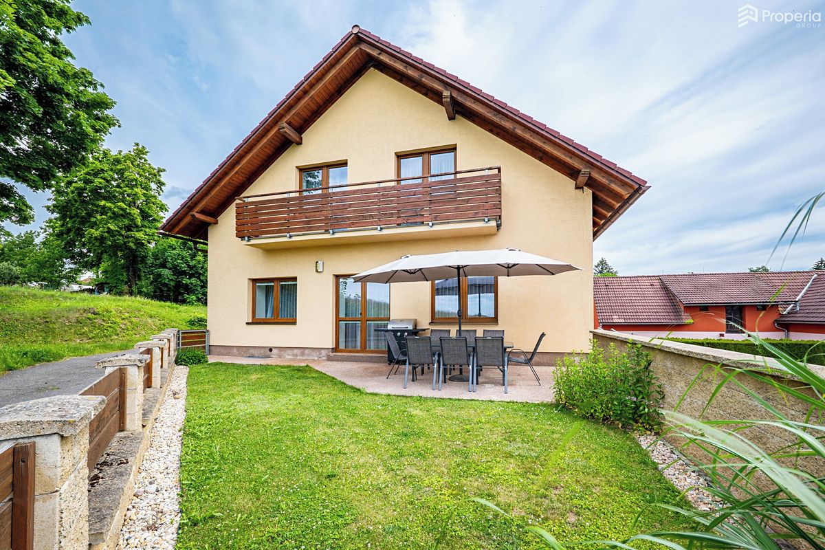 Prodej rodinného domu 252 m², pozemek 1198 m², Lísek – fotka 1 z 3