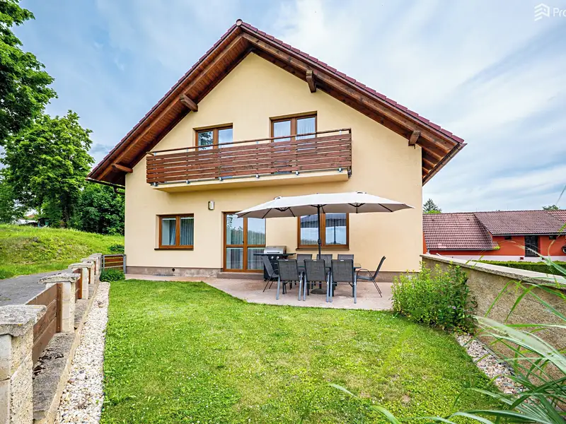 Prodej rodinného domu 252 m², pozemek 1198 m², Lísek – náhled fotky 1